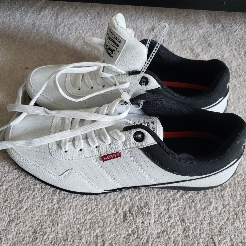 Men size 8.5 leather fashion sneakers